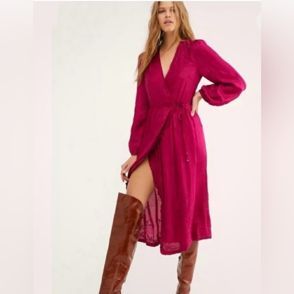Free People Dresses & Skirts - Free People Sexy Meringue
Boho Embroidered Pink Fuschia Raspberry Wrap. M NWT!